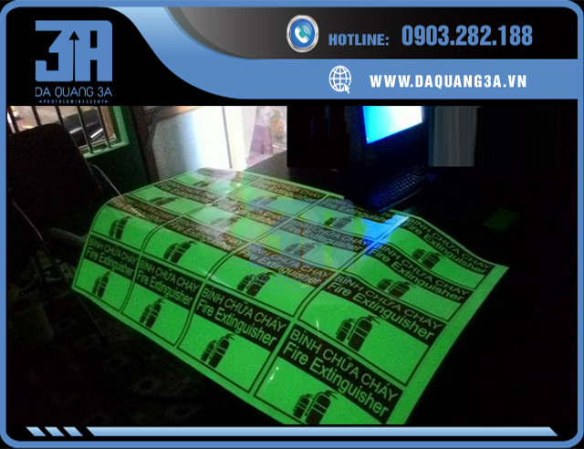 biển exit dạ quang phat sáng tốt trong đêm giá rẻ 79
